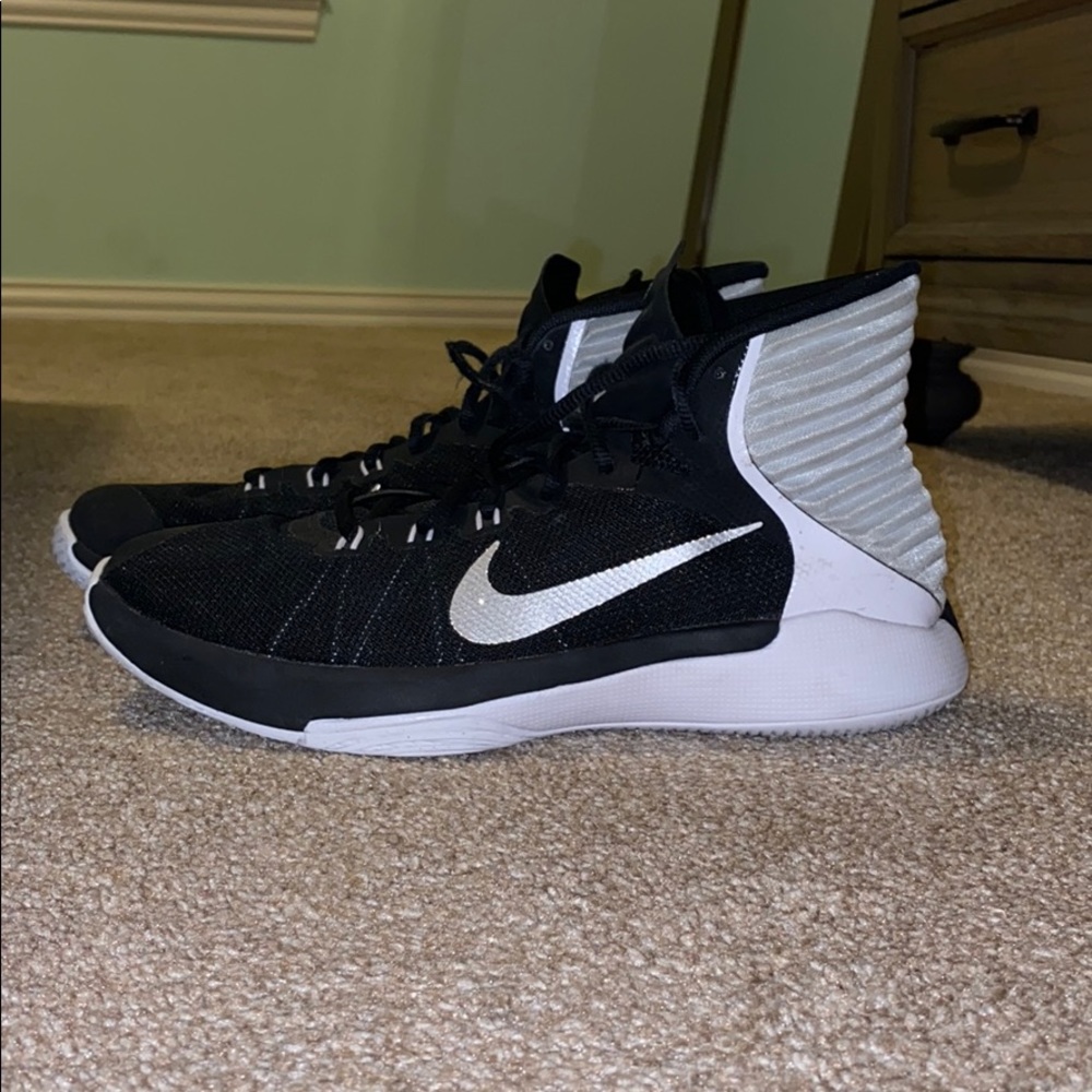 Basketball shoes
